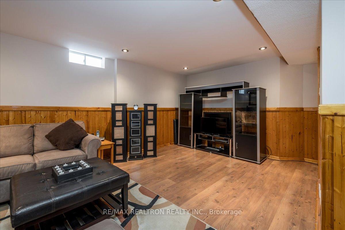 Photo 15 of 22 Hemlock Court, Barrie, Holly — HOMEH