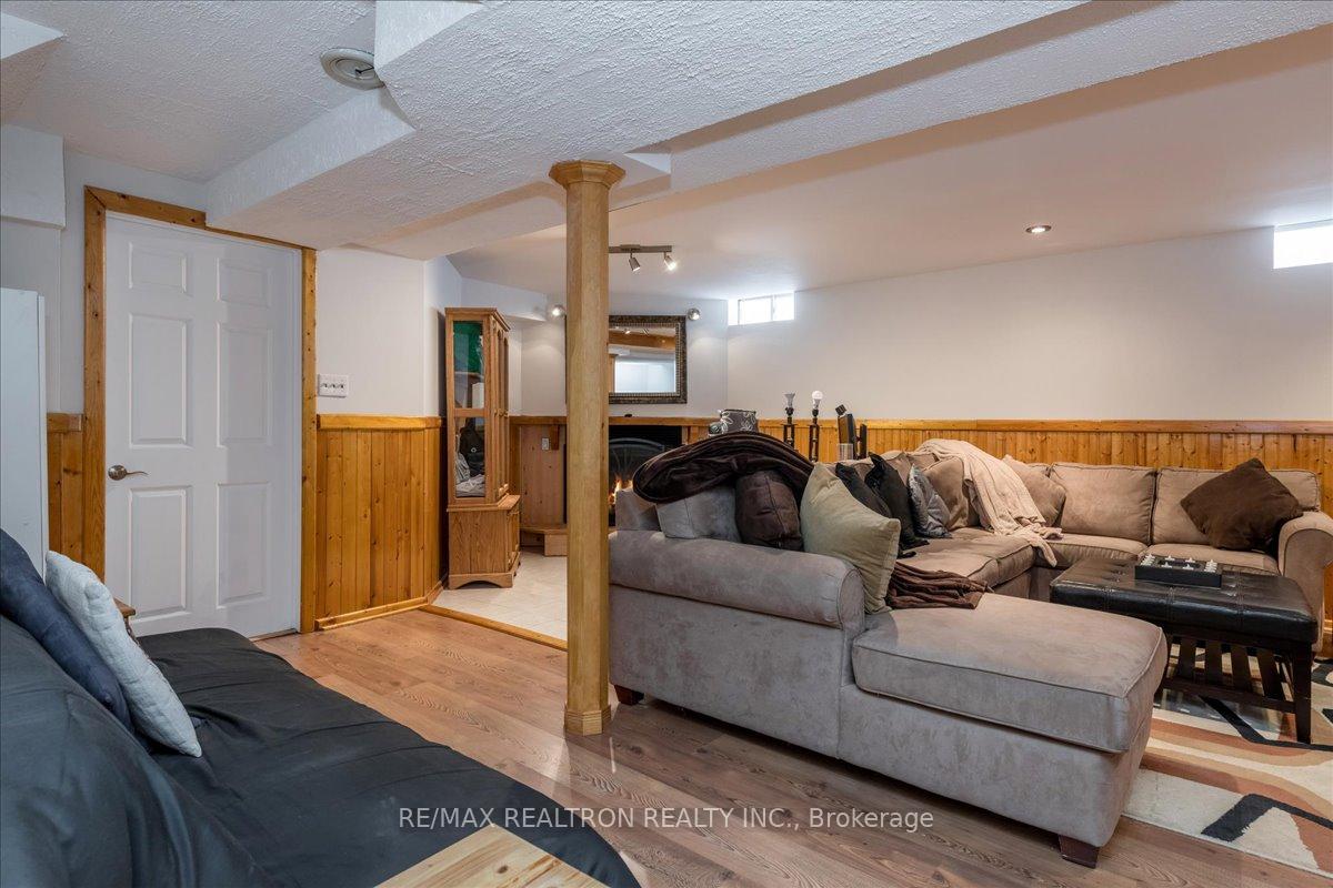 Photo 16 of 22 Hemlock Court, Barrie, Holly — HOMEH
