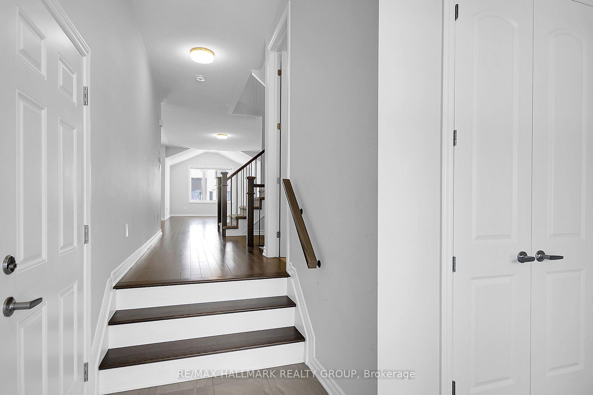 Photo 5 of 79 Mesa Drive, Ottawa, Barrhaven - Half Moon Bay — HOMEH