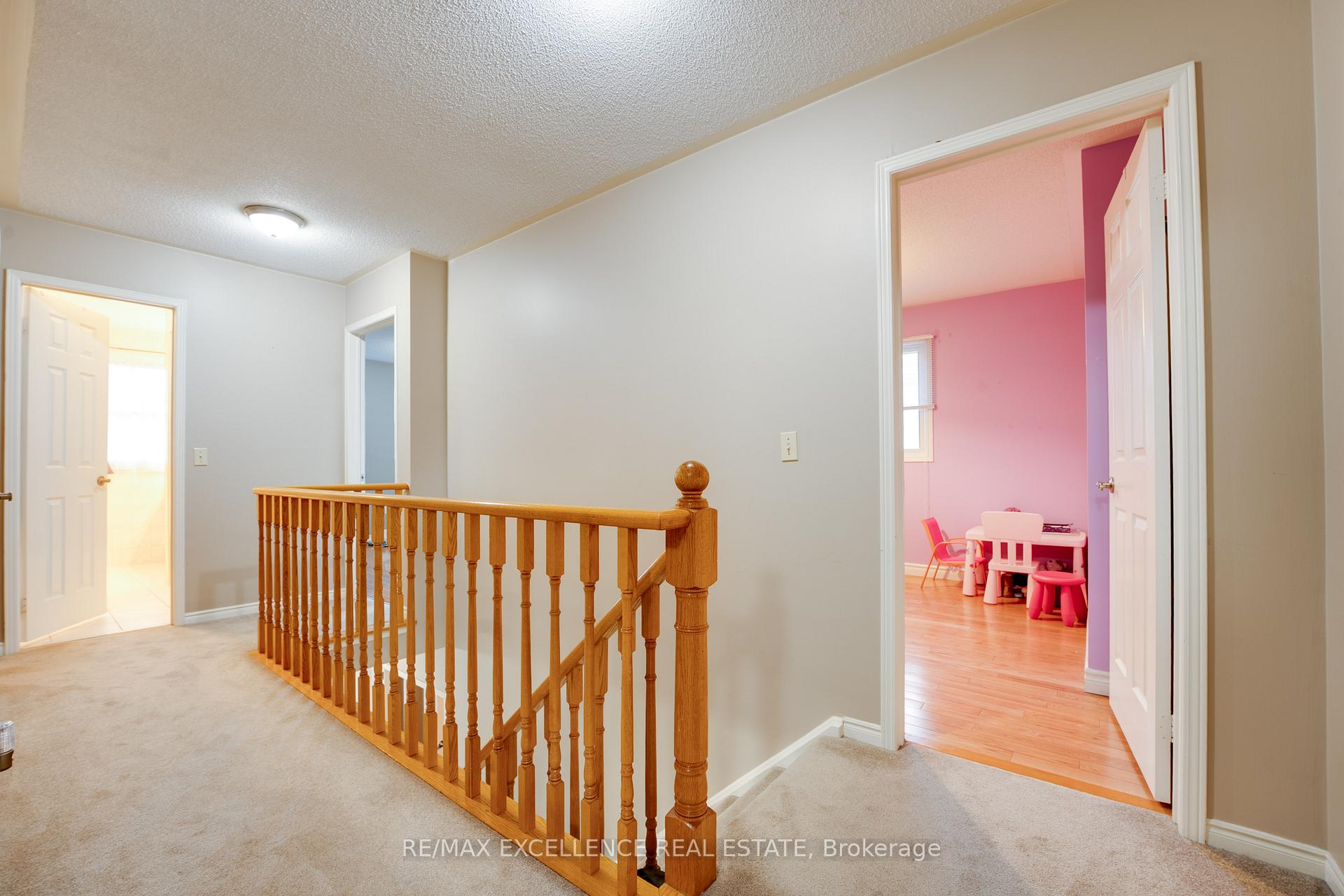 Photo 4 of 14 Nymark Place, Brampton, Westgate — HOMEH
