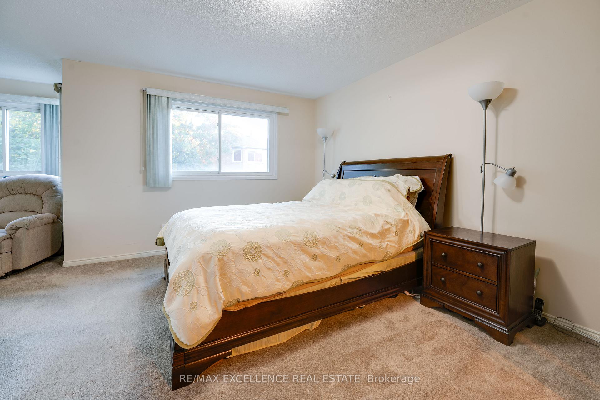 Photo 5 of 14 Nymark Place, Brampton, Westgate — HOMEH