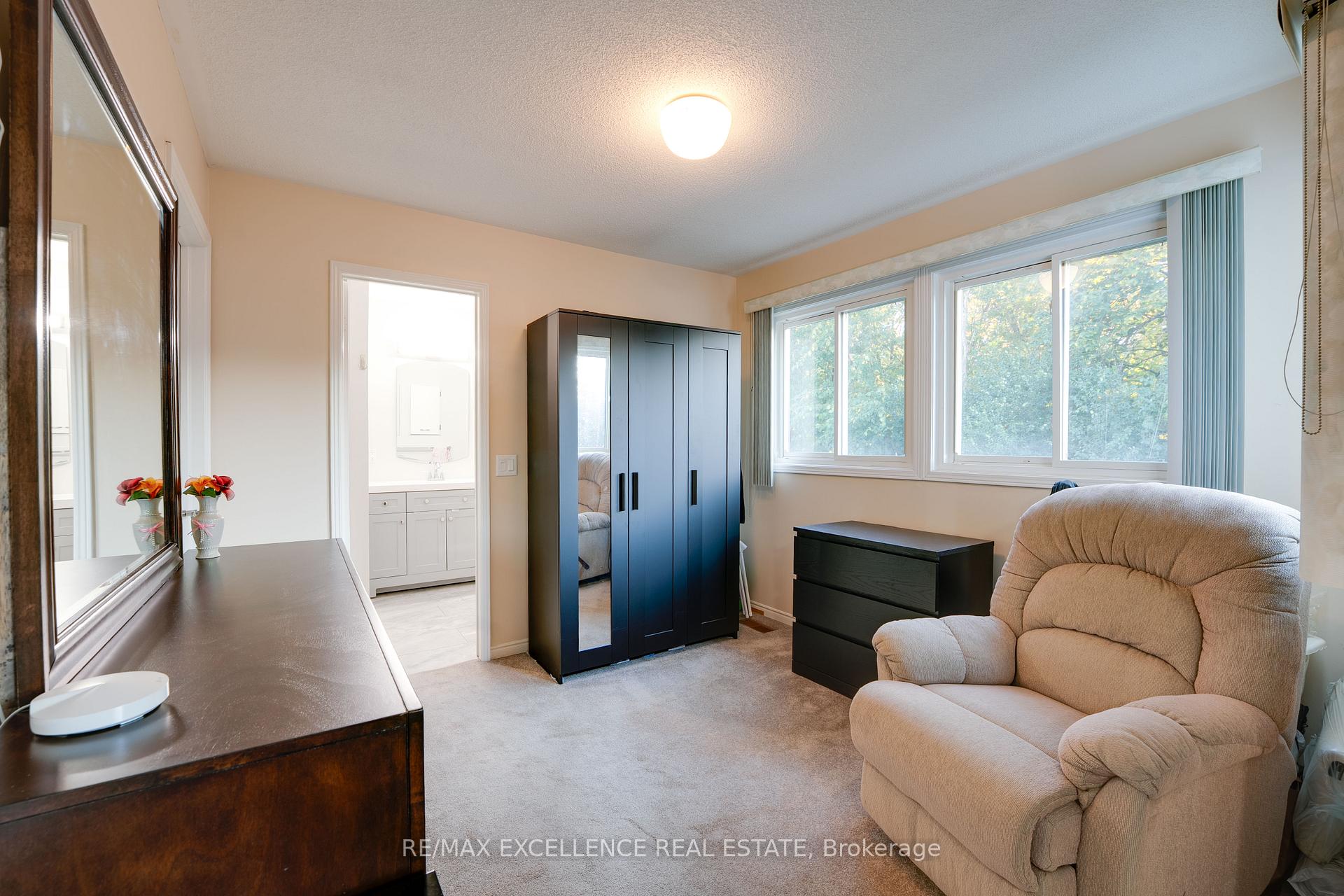 Photo 7 of 14 Nymark Place, Brampton, Westgate — HOMEH