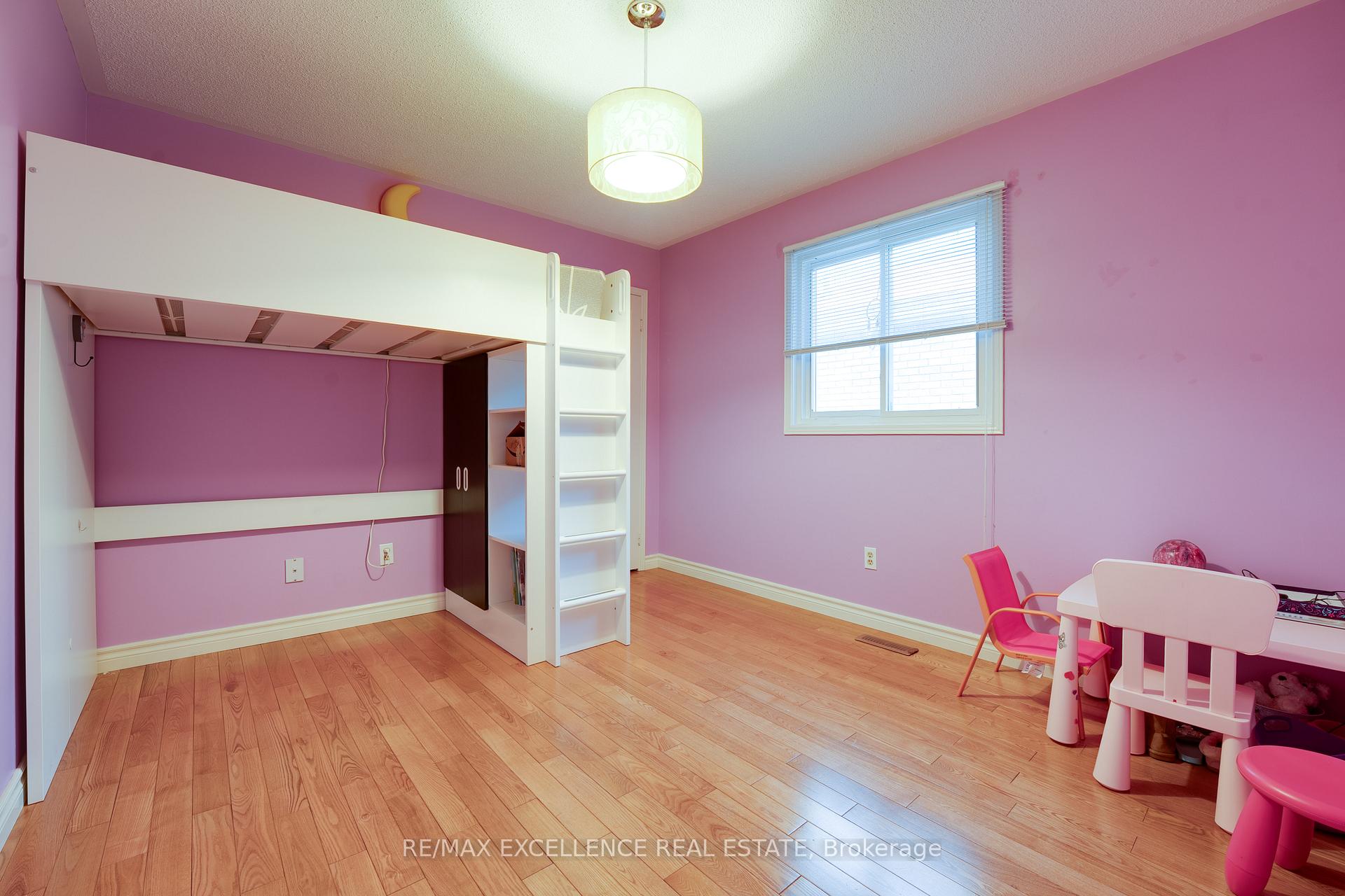 Photo 10 of 14 Nymark Place, Brampton, Westgate — HOMEH
