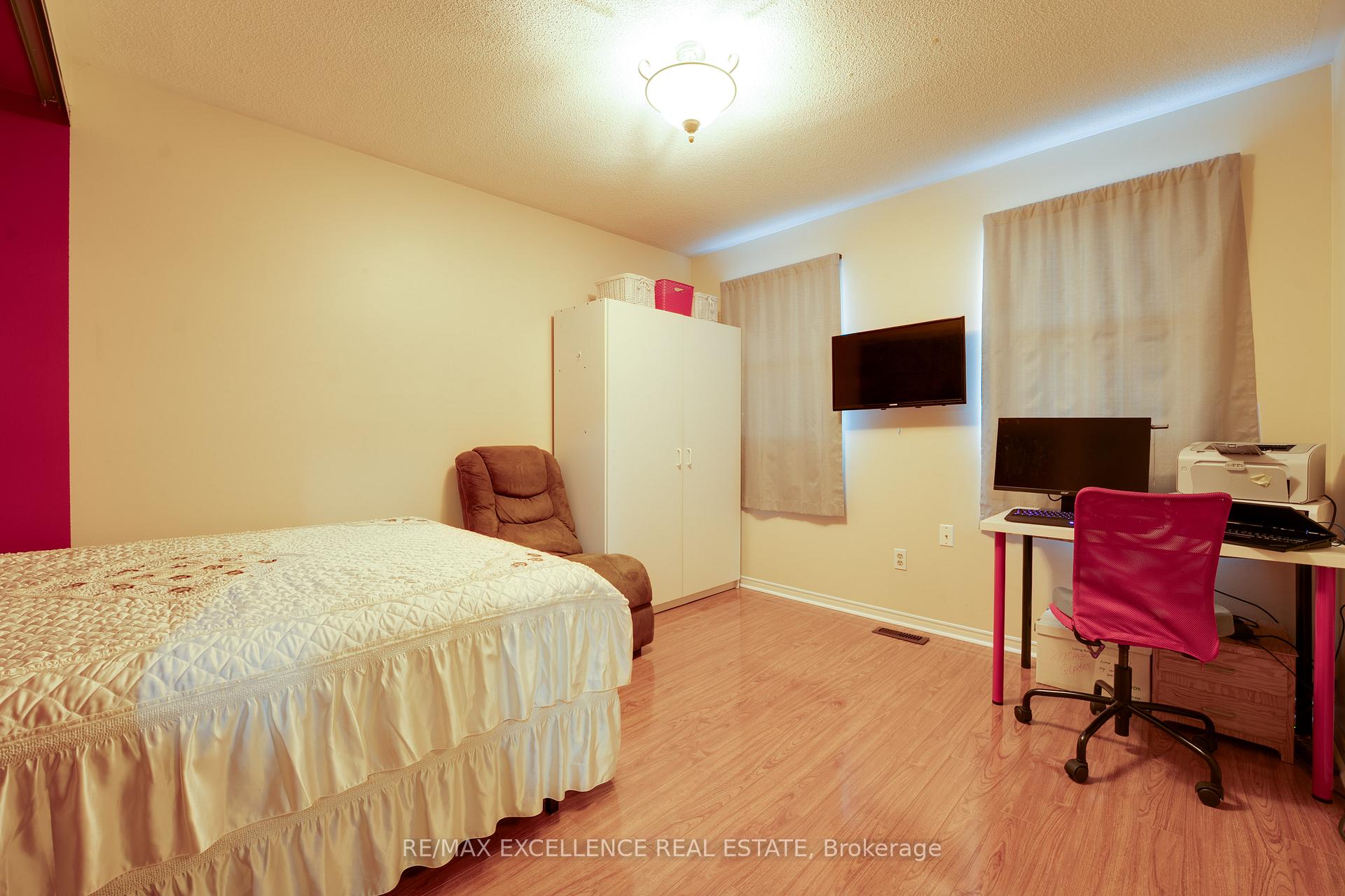 Photo 12 of 14 Nymark Place, Brampton, Westgate — HOMEH
