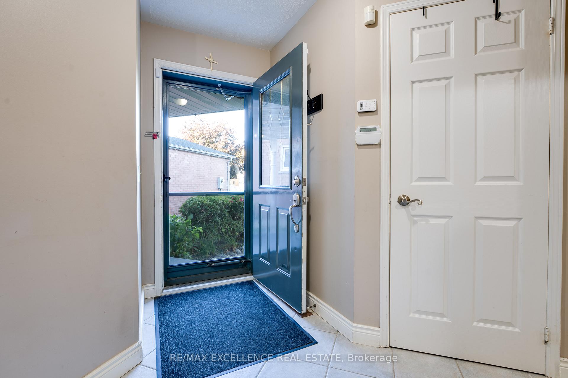 Photo 30 of 14 Nymark Place, Brampton, Westgate — HOMEH