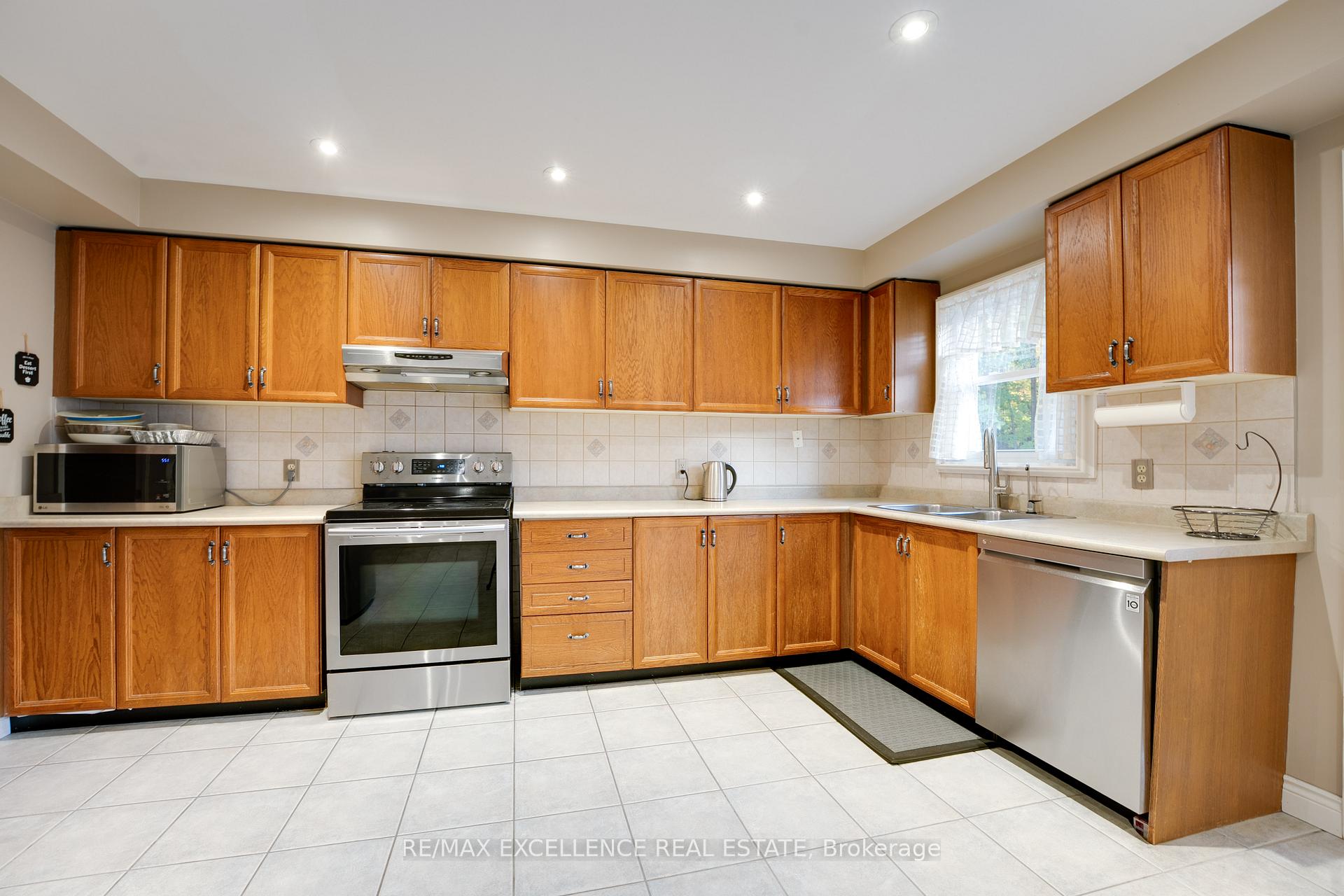 Photo 41 of 14 Nymark Place, Brampton, Westgate — HOMEH