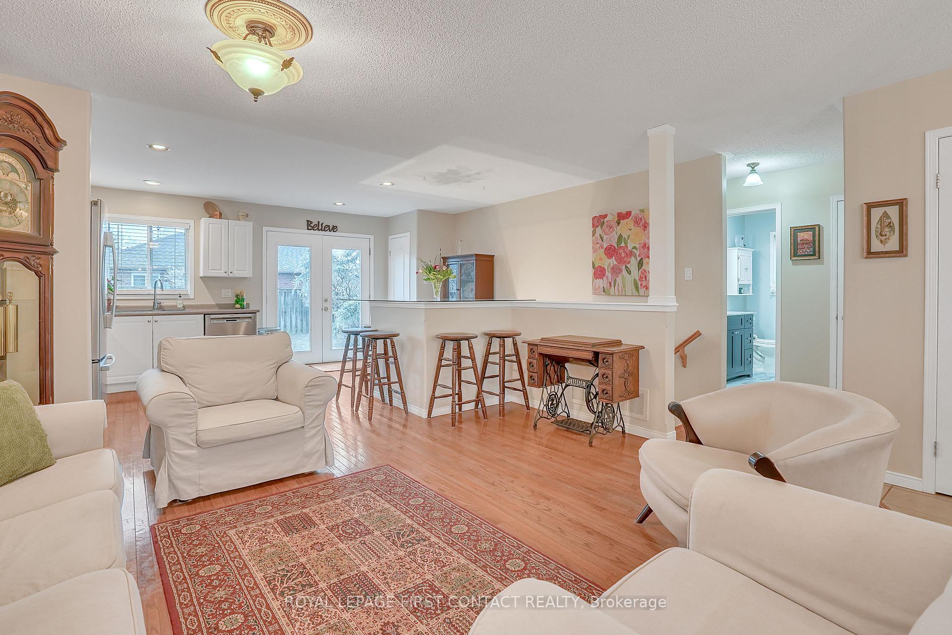 Photo 4 of 185 Hanmer Street E, Barrie, East Bayfield — HOMEH
