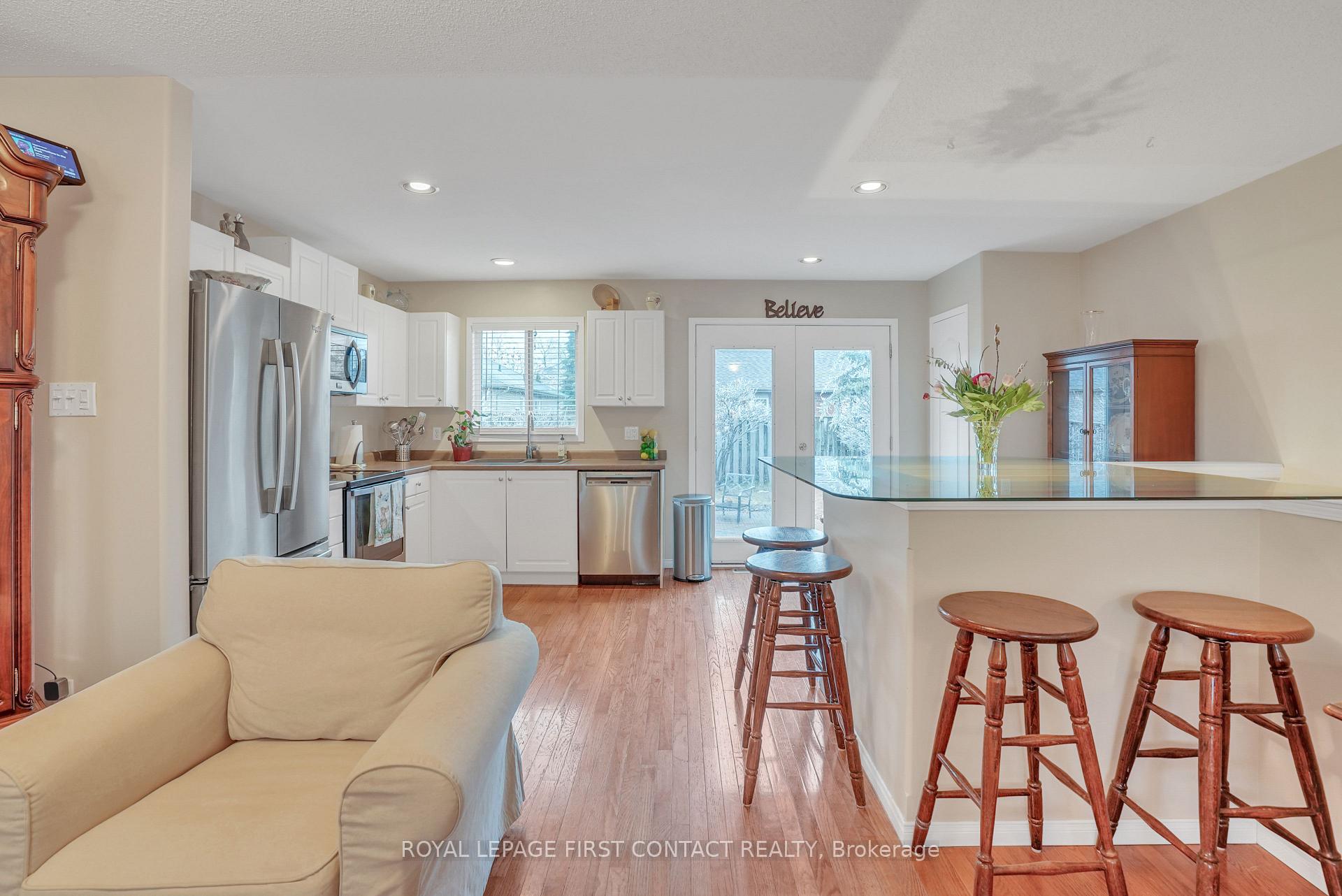 Photo 8 of 185 Hanmer Street E, Barrie, East Bayfield — HOMEH