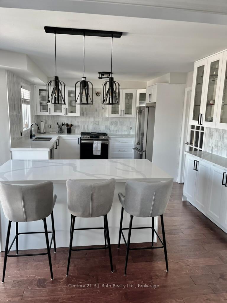 Photo 5 of 203 Ferndale Drive S, Barrie, Ardagh — HOMEH