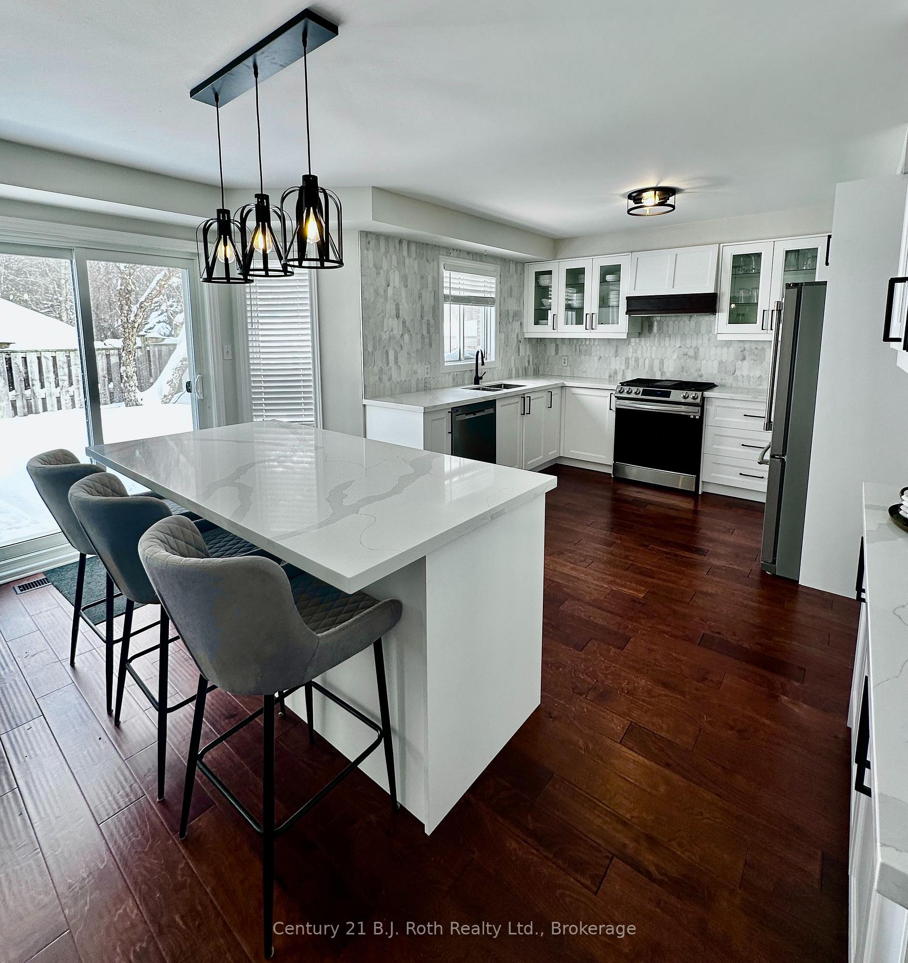 Photo 6 of 203 Ferndale Drive S, Barrie, Ardagh — HOMEH