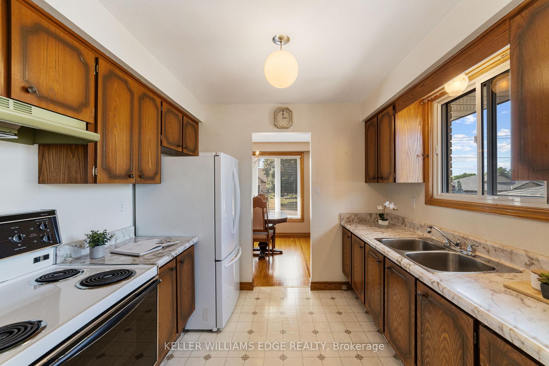 Photo 7 of 50 Green Road, Hamilton, Stoney Creek — HOMEH