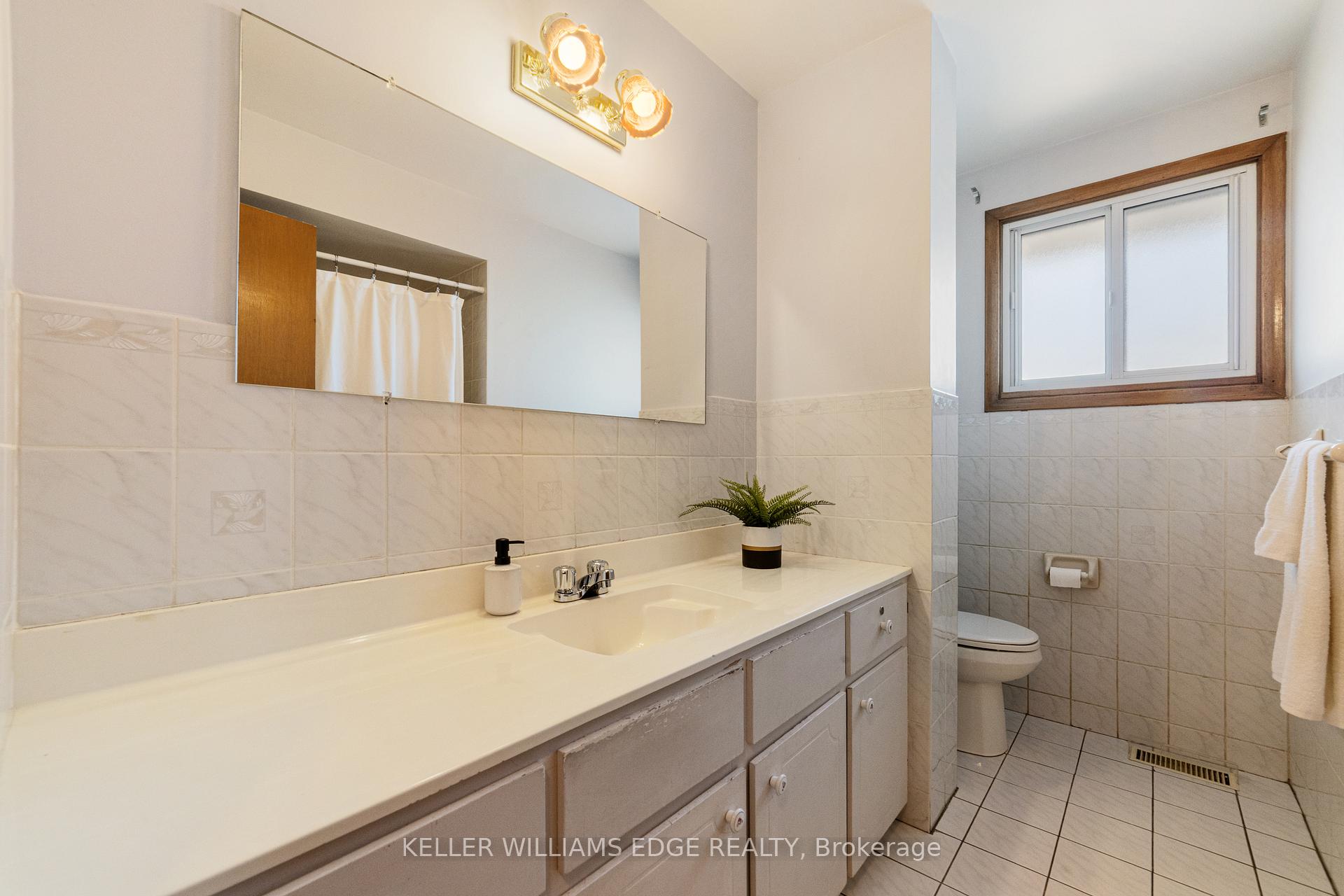 Photo 12 of 50 Green Road, Hamilton, Stoney Creek — HOMEH