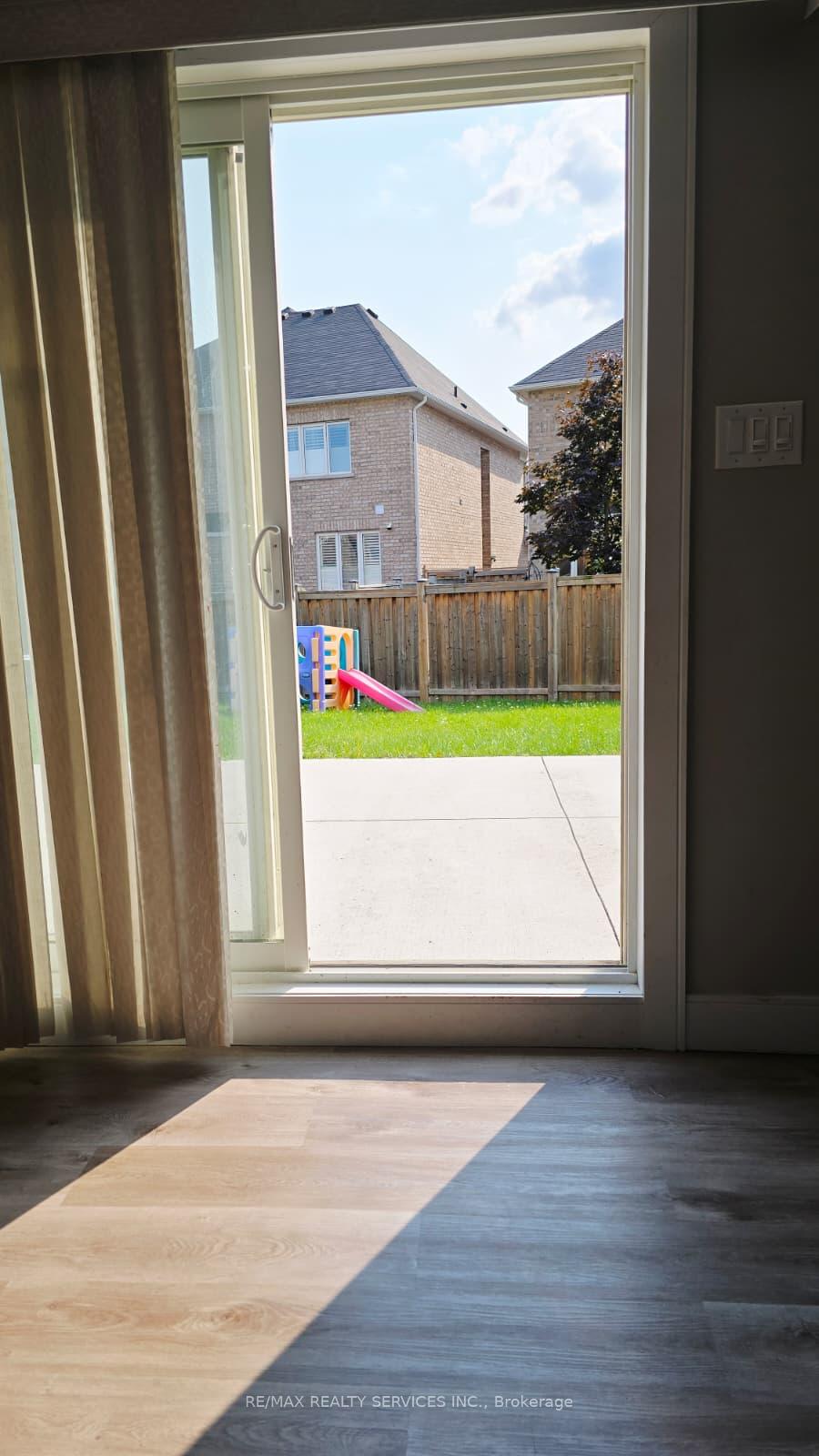 Photo 3 of 92 Allegro Drive, Brampton, Credit Valley — HOMEH