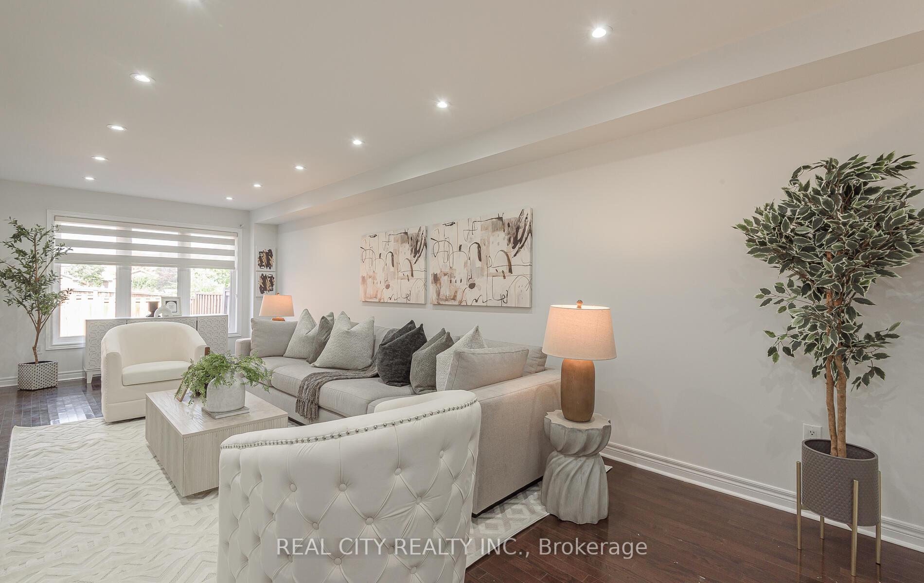 Photo 1 of 27 Bellhaven Crescent, Brampton, Sandringham-Wellington — HOMEH