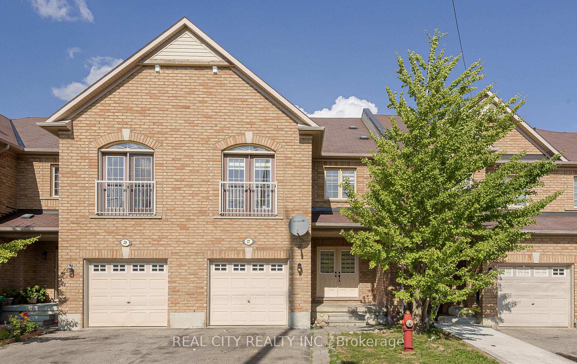 Photo 3 of 27 Bellhaven Crescent, Brampton, Sandringham-Wellington — HOMEH