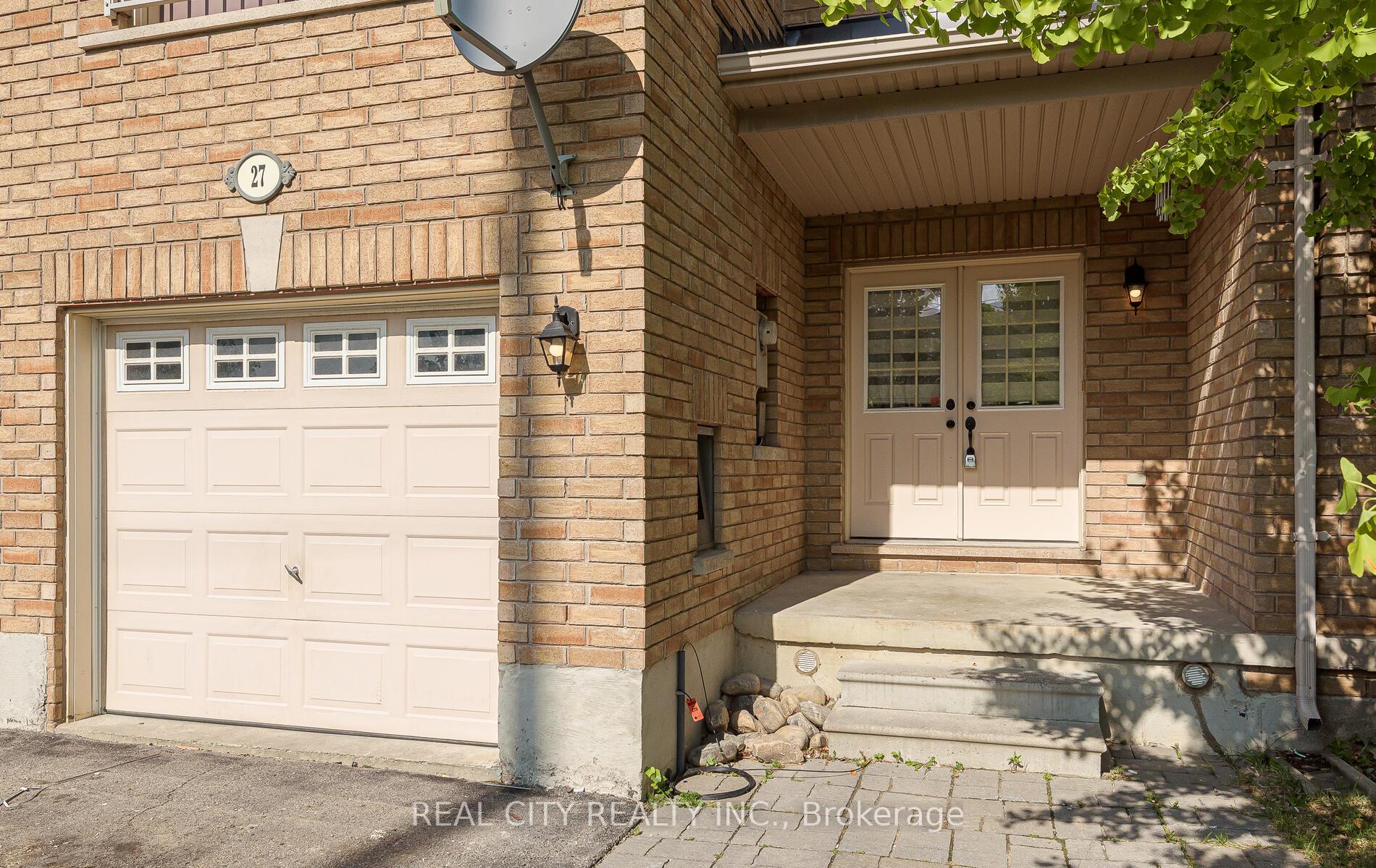 Photo 4 of 27 Bellhaven Crescent, Brampton, Sandringham-Wellington — HOMEH