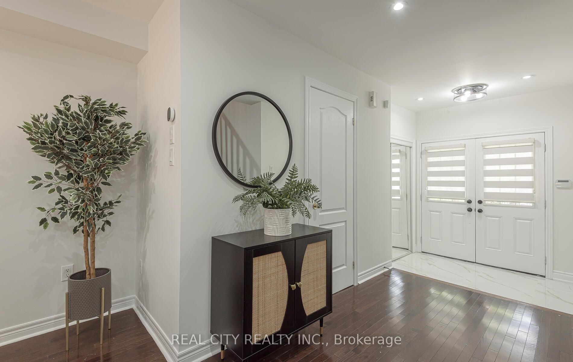 Photo 5 of 27 Bellhaven Crescent, Brampton, Sandringham-Wellington — HOMEH