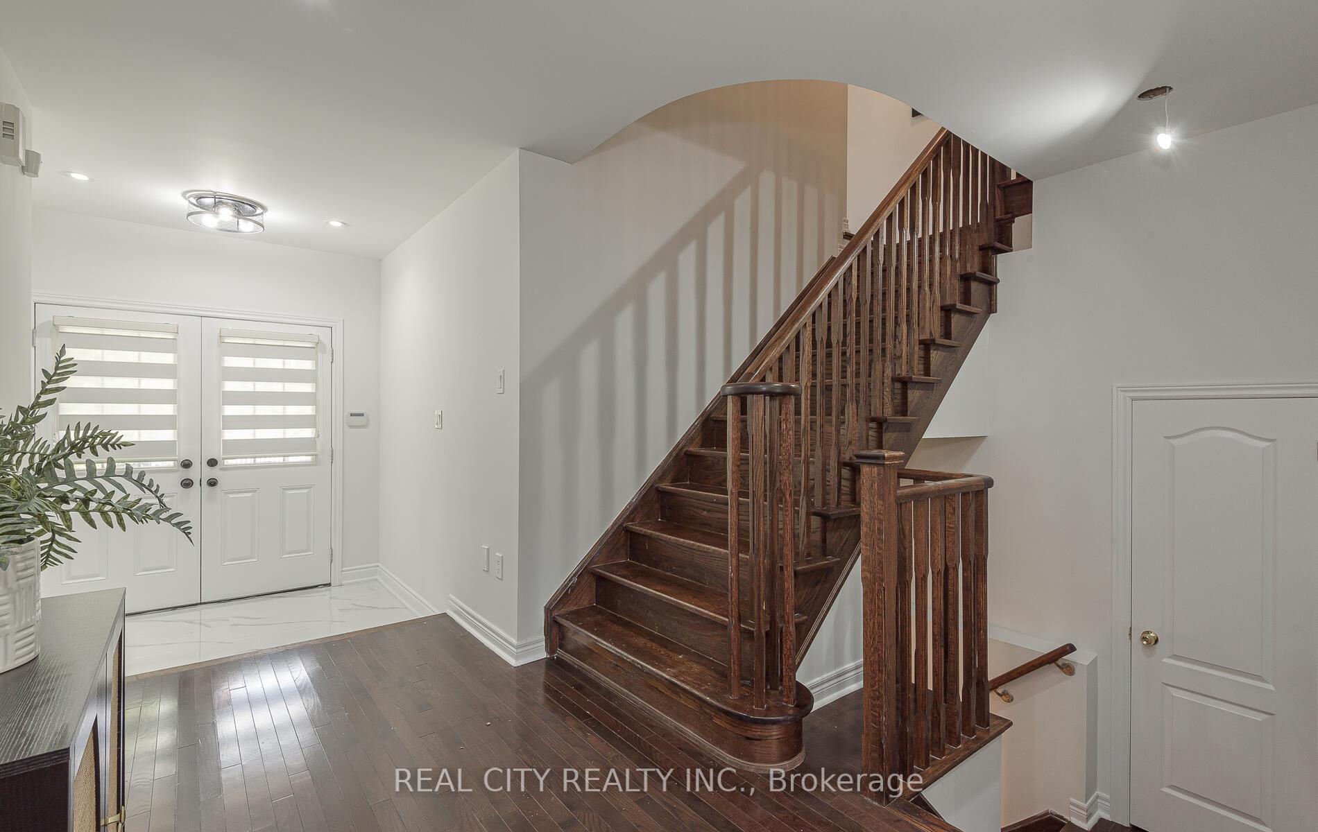 Photo 6 of 27 Bellhaven Crescent, Brampton, Sandringham-Wellington — HOMEH