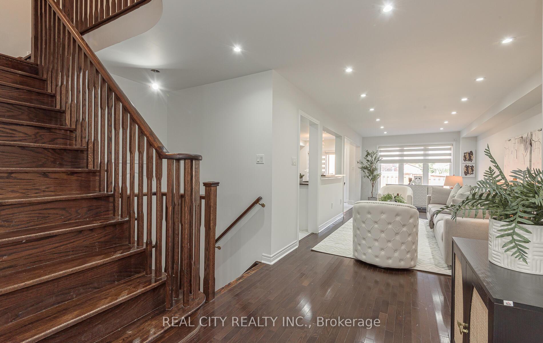 Photo 7 of 27 Bellhaven Crescent, Brampton, Sandringham-Wellington — HOMEH