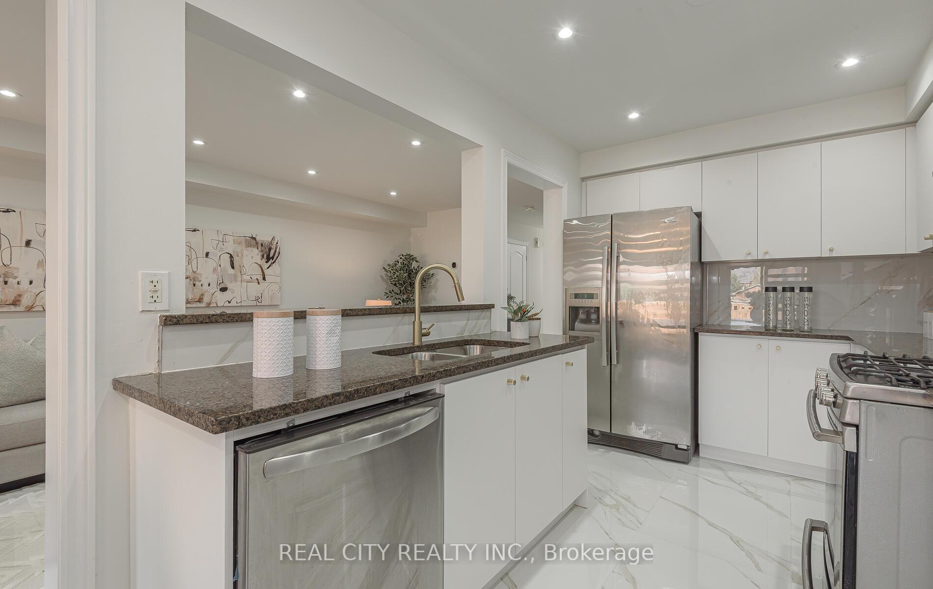 Photo 9 of 27 Bellhaven Crescent, Brampton, Sandringham-Wellington — HOMEH