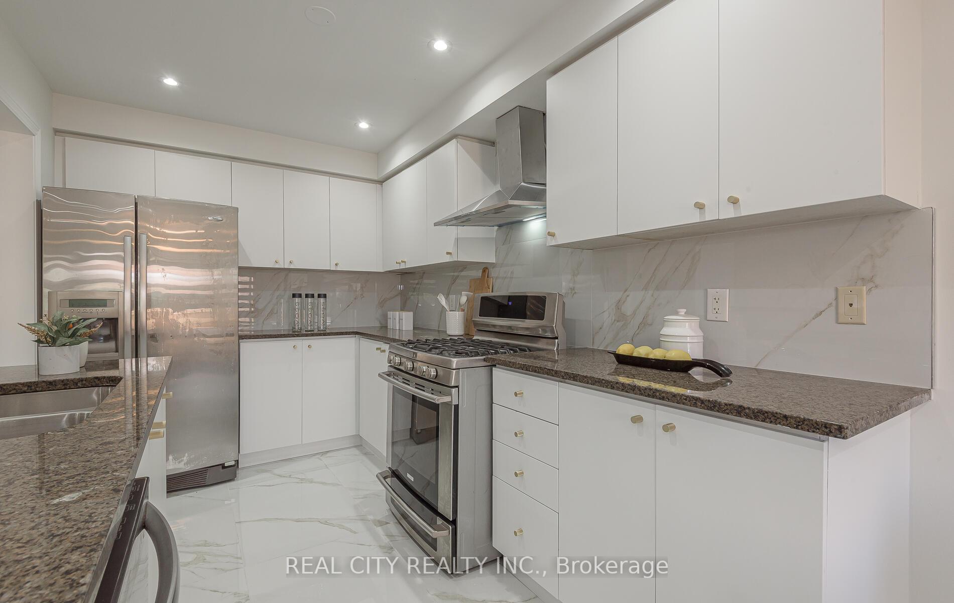 Photo 10 of 27 Bellhaven Crescent, Brampton, Sandringham-Wellington — HOMEH
