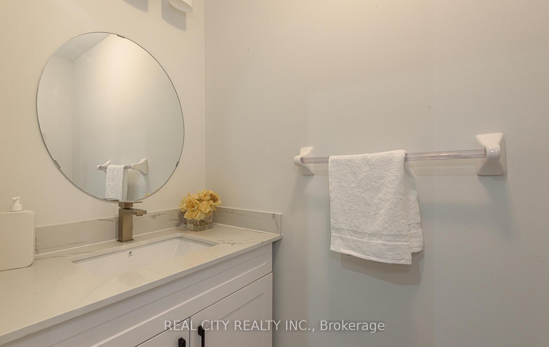 Photo 13 of 27 Bellhaven Crescent, Brampton, Sandringham-Wellington — HOMEH