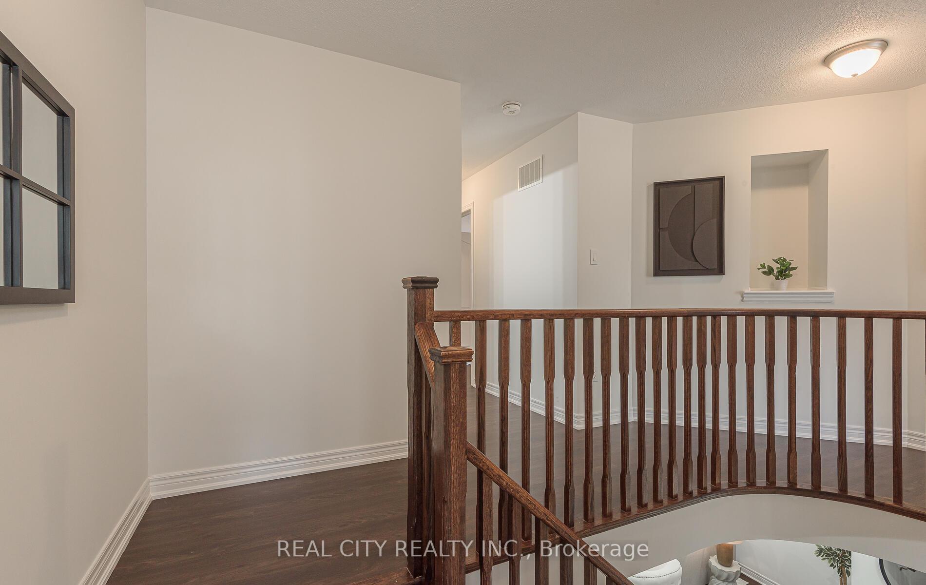 Photo 14 of 27 Bellhaven Crescent, Brampton, Sandringham-Wellington — HOMEH