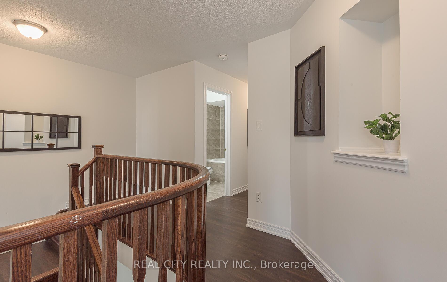 Photo 15 of 27 Bellhaven Crescent, Brampton, Sandringham-Wellington — HOMEH