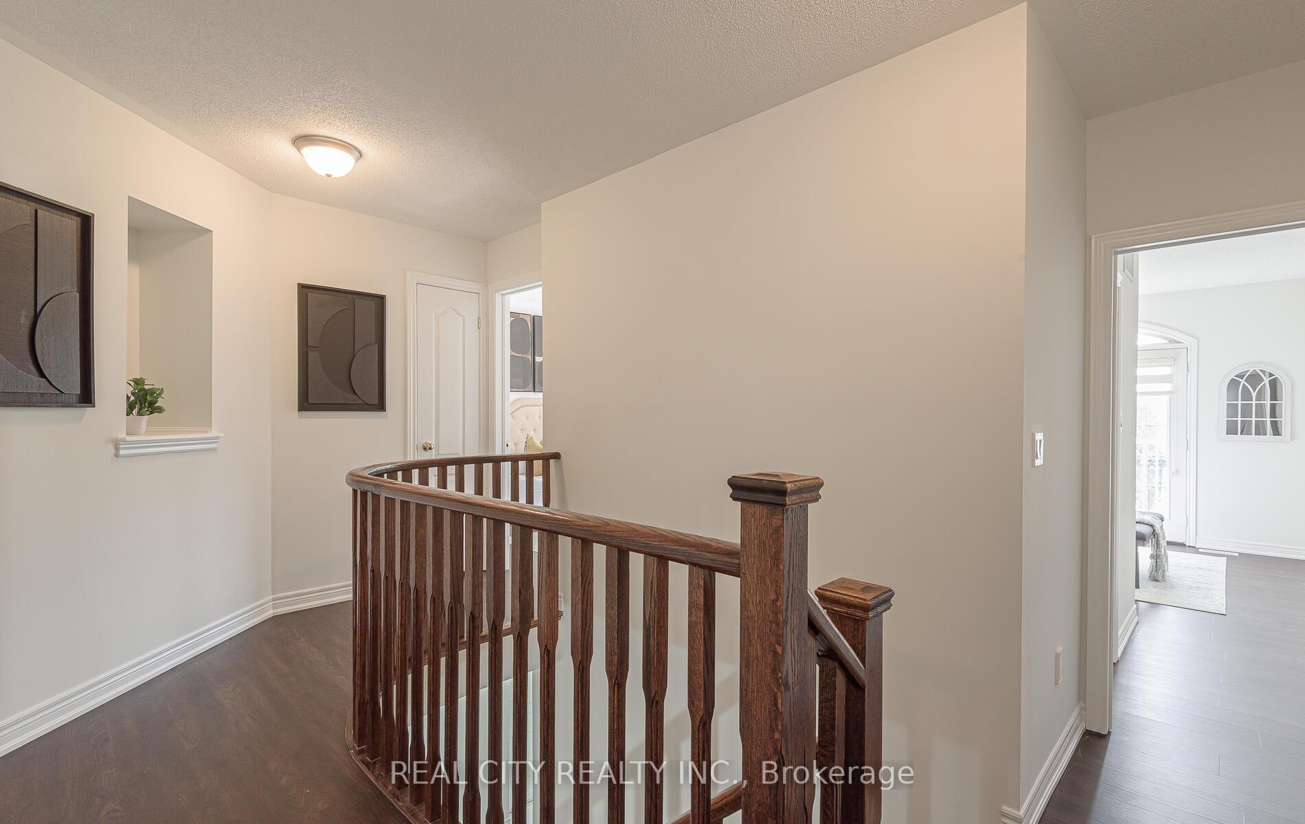 Photo 16 of 27 Bellhaven Crescent, Brampton, Sandringham-Wellington — HOMEH