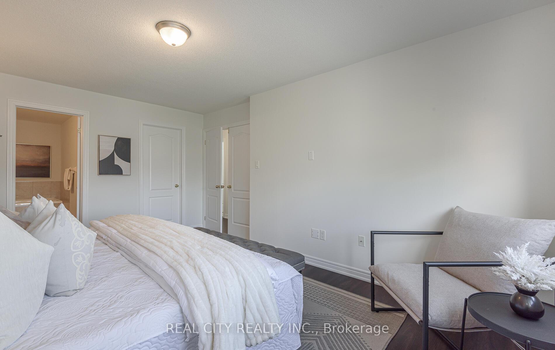 Photo 21 of 27 Bellhaven Crescent, Brampton, Sandringham-Wellington — HOMEH