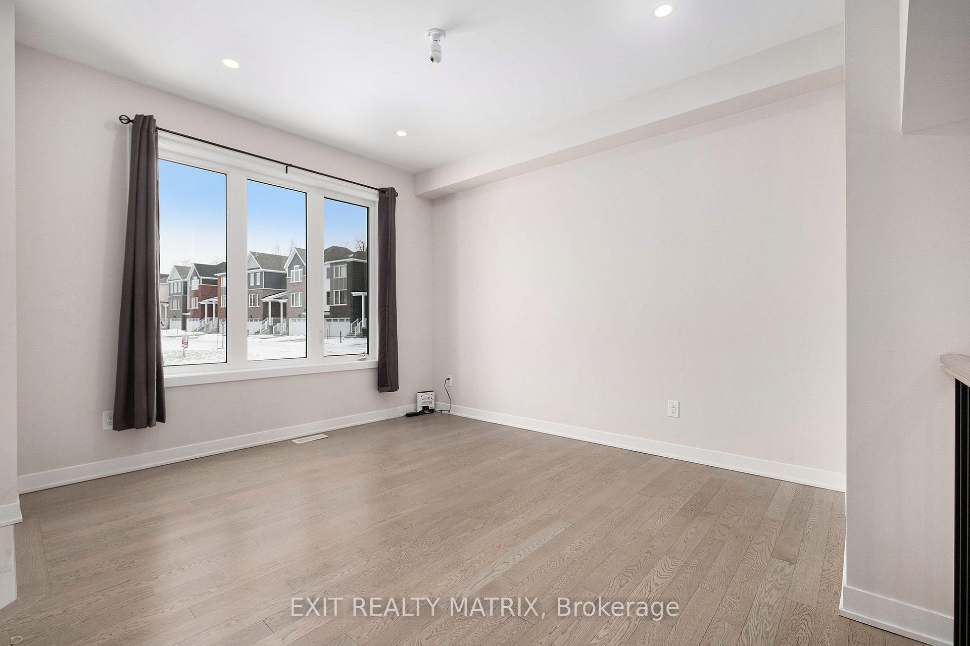 Photo 8 of 328 Appalachian Circle, Ottawa, Barrhaven - Half Moon Bay — HOMEH