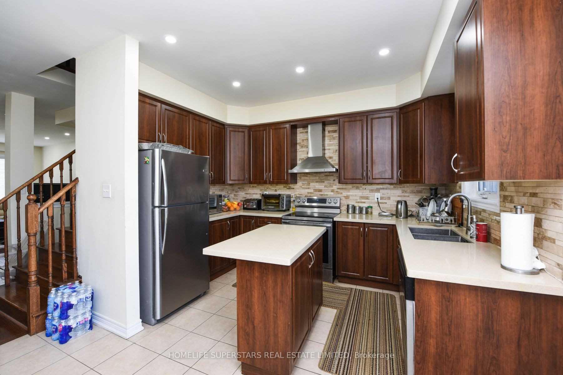 Photo 12 of 50 Sea Drifter Crescent, Brampton, Bram East — HOMEH