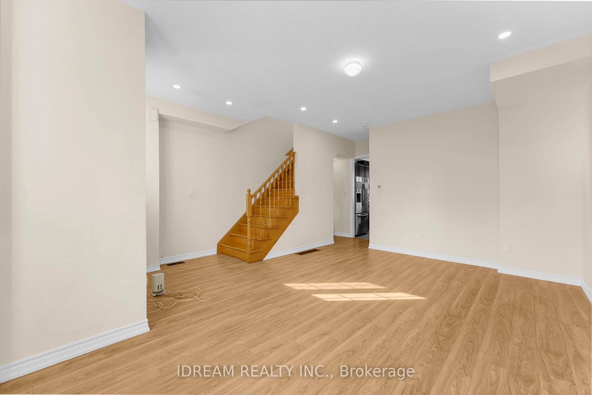 Photo 9 of 21 Miami Grove, Brampton, Heart Lake East — HOMEH