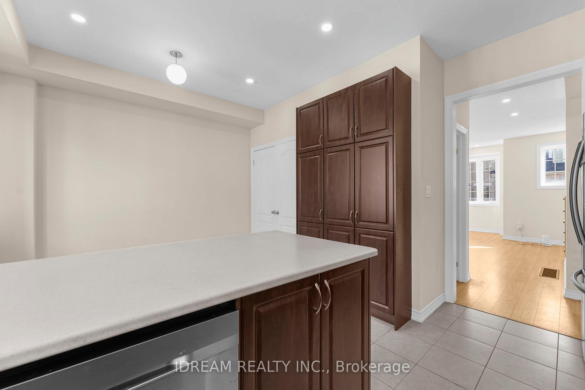 Photo 4 of 21 Miami Grove, Brampton, Heart Lake East — HOMEH