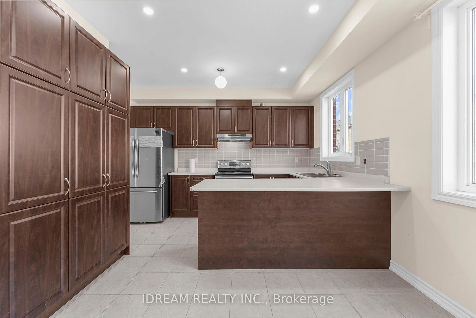 Photo 26 of 21 Miami Grove, Brampton, Heart Lake East — HOMEH