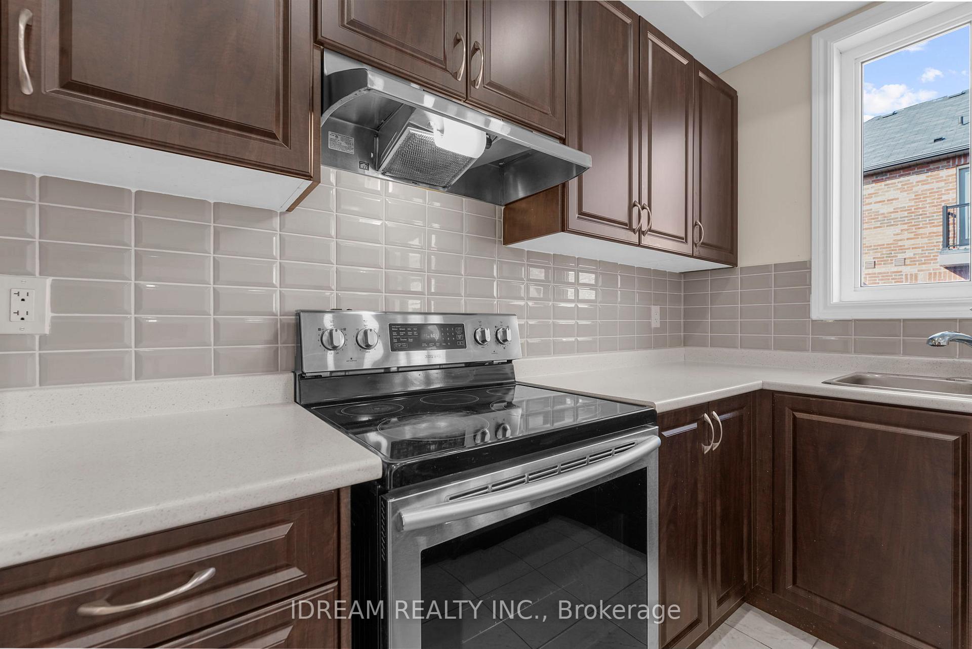 Photo 28 of 21 Miami Grove, Brampton, Heart Lake East — HOMEH