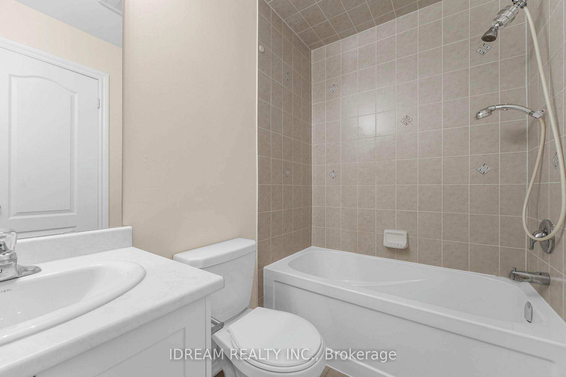 Photo 32 of 21 Miami Grove, Brampton, Heart Lake East — HOMEH