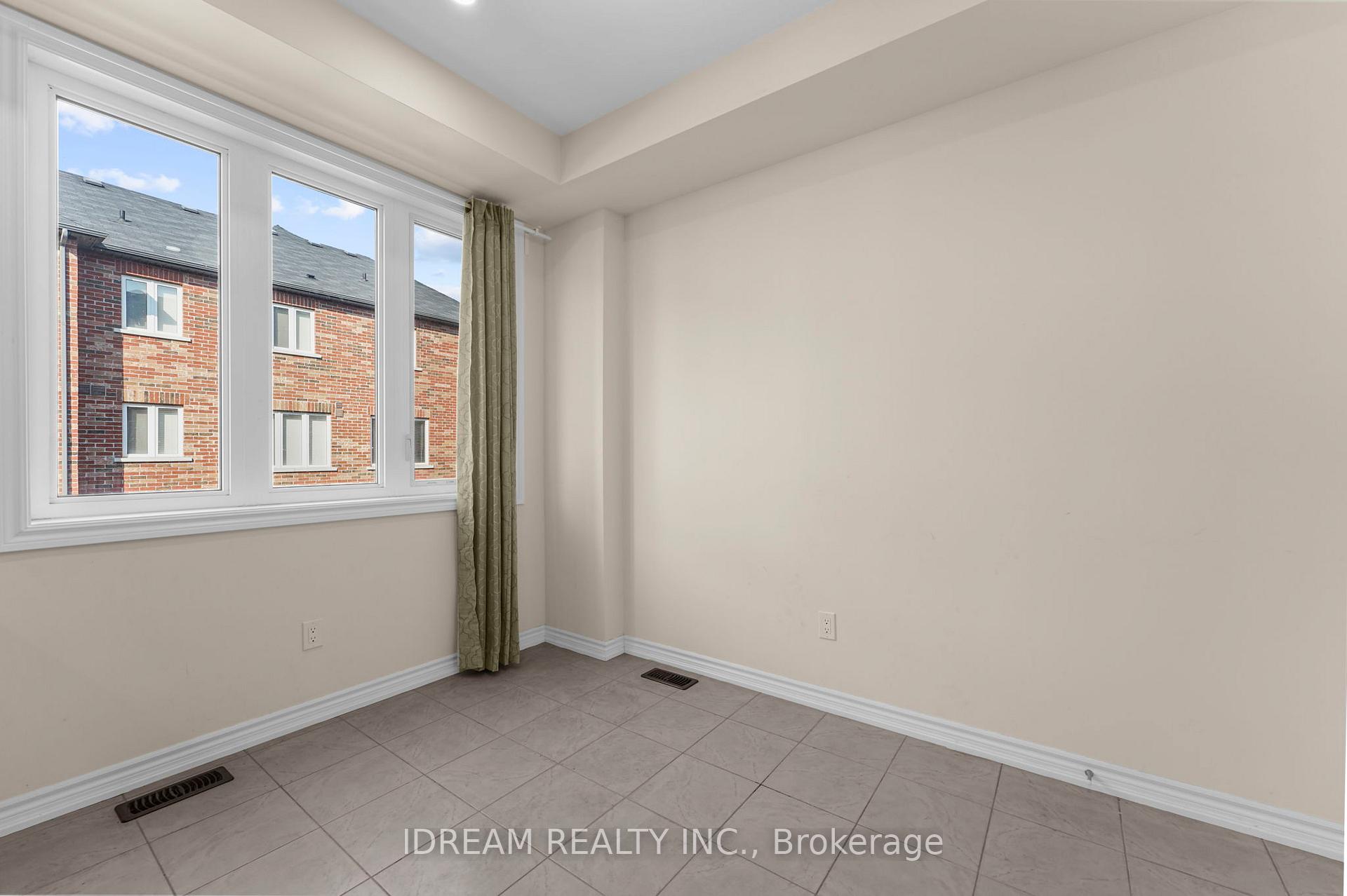 Photo 16 of 21 Miami Grove, Brampton, Heart Lake East — HOMEH