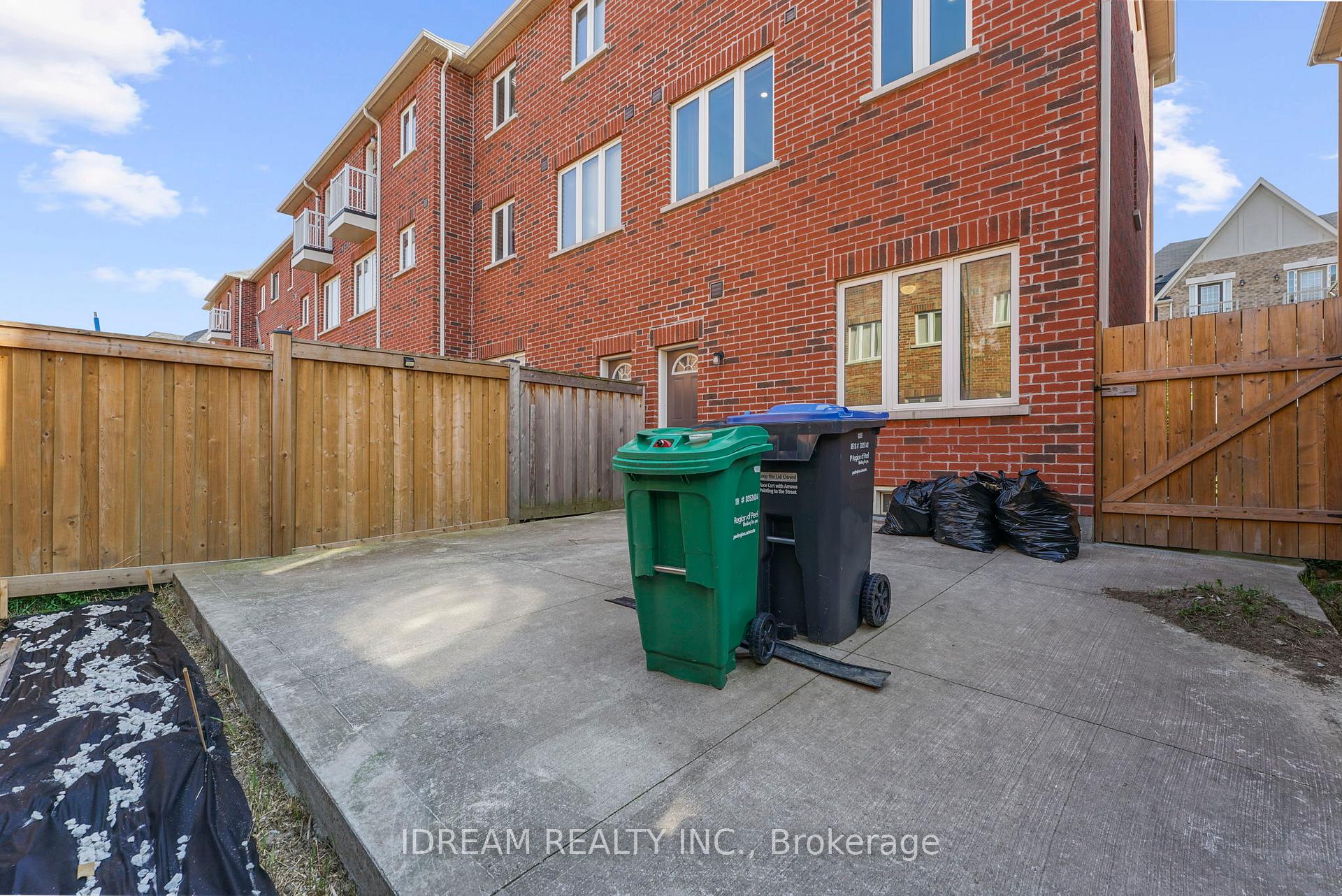 Photo 22 of 21 Miami Grove, Brampton, Heart Lake East — HOMEH