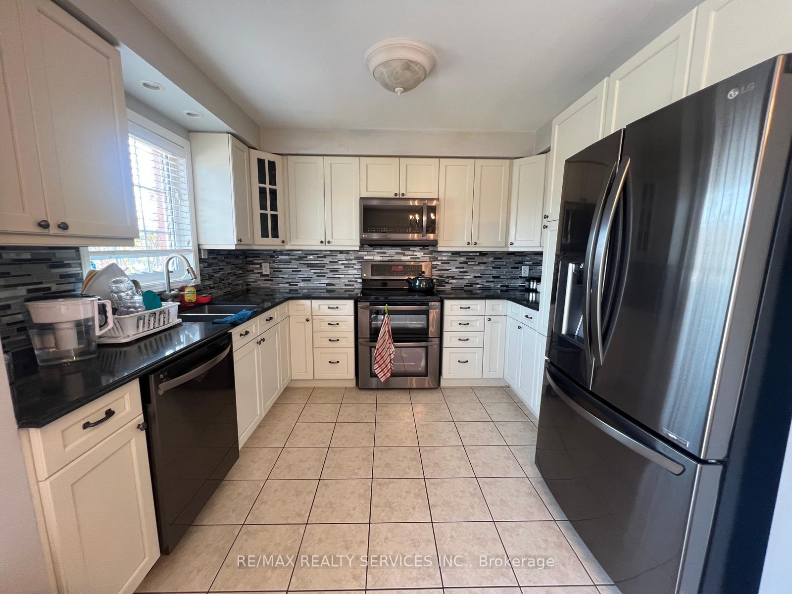 Photo 2 of 26 Mossgrove Crescent, Brampton, Northwest Sandalwood Parkway — HOMEH