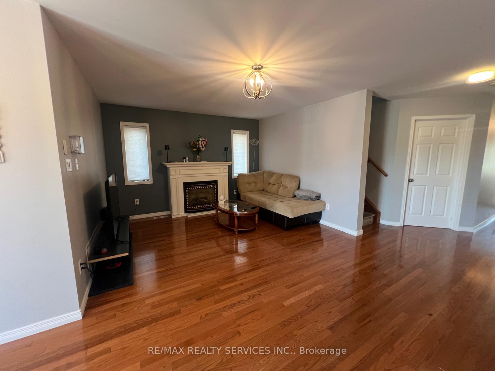 Photo 3 of 26 Mossgrove Crescent, Brampton, Northwest Sandalwood Parkway — HOMEH