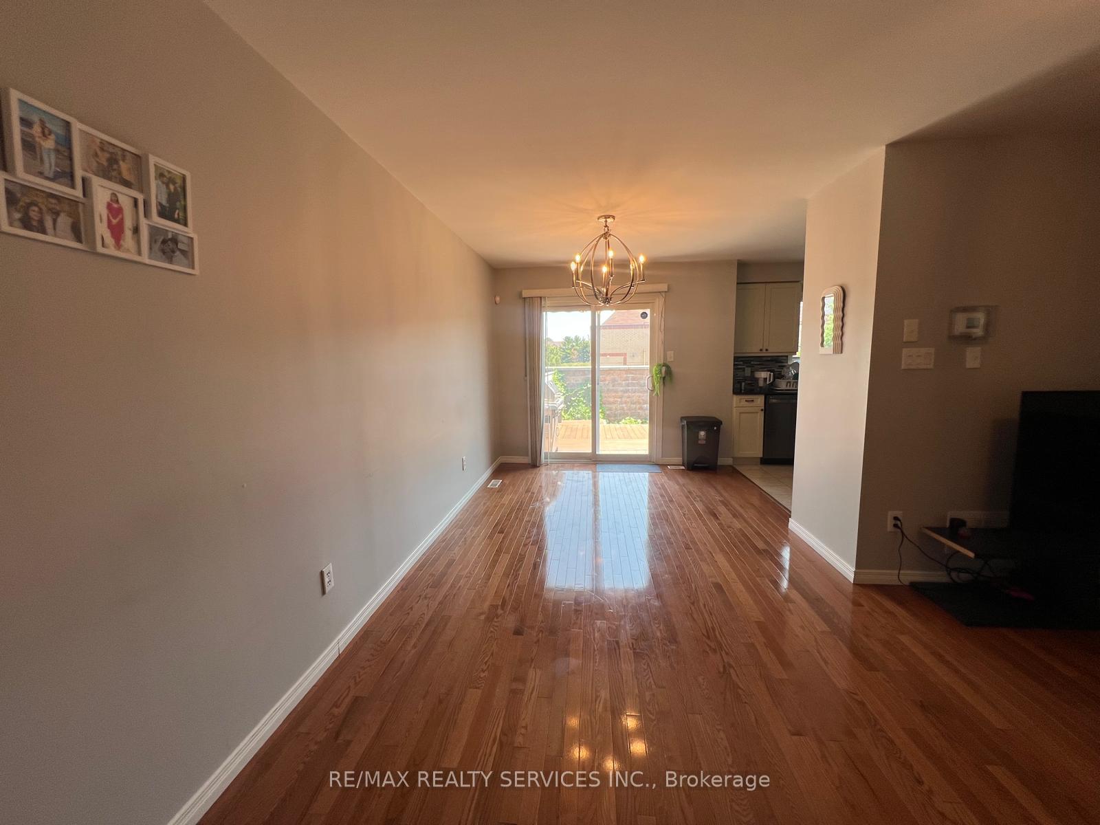 Photo 4 of 26 Mossgrove Crescent, Brampton, Northwest Sandalwood Parkway — HOMEH