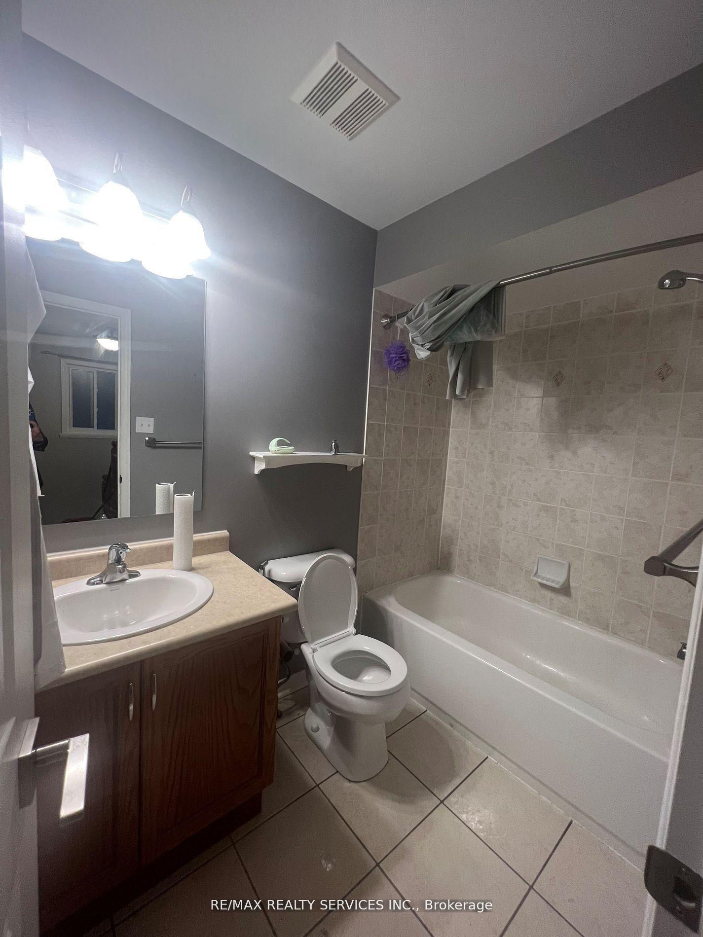 Photo 9 of 26 Mossgrove Crescent, Brampton, Northwest Sandalwood Parkway — HOMEH