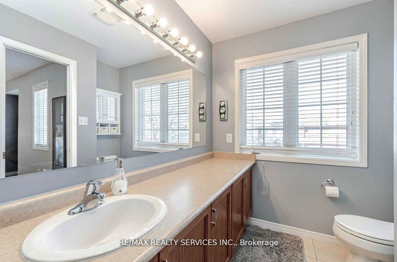 Photo 11 of 26 Mossgrove Crescent, Brampton, Northwest Sandalwood Parkway — HOMEH