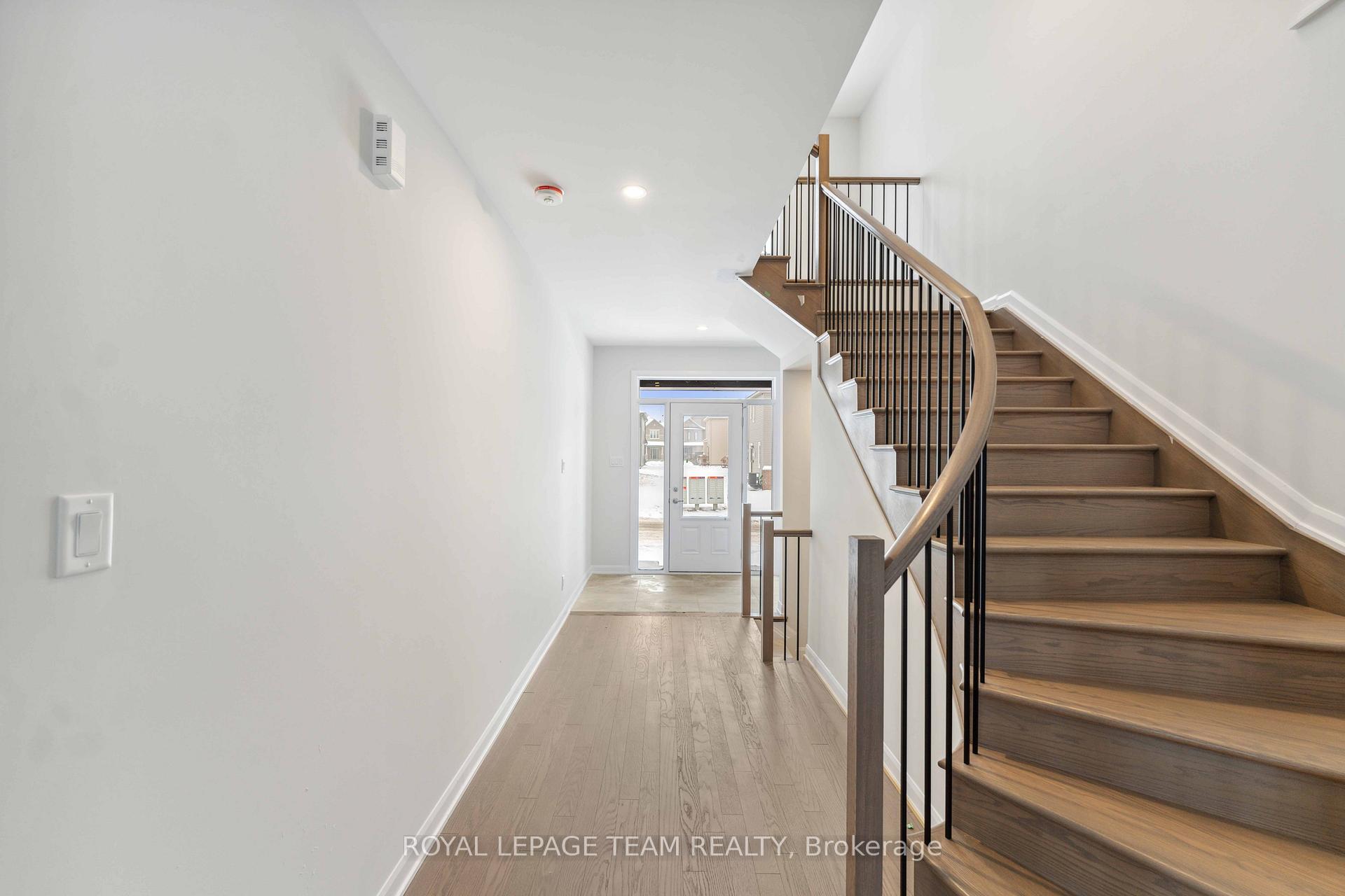 Photo 2 of 630 Inver Lane, Ottawa, Barrhaven - Half Moon Bay — HOMEH