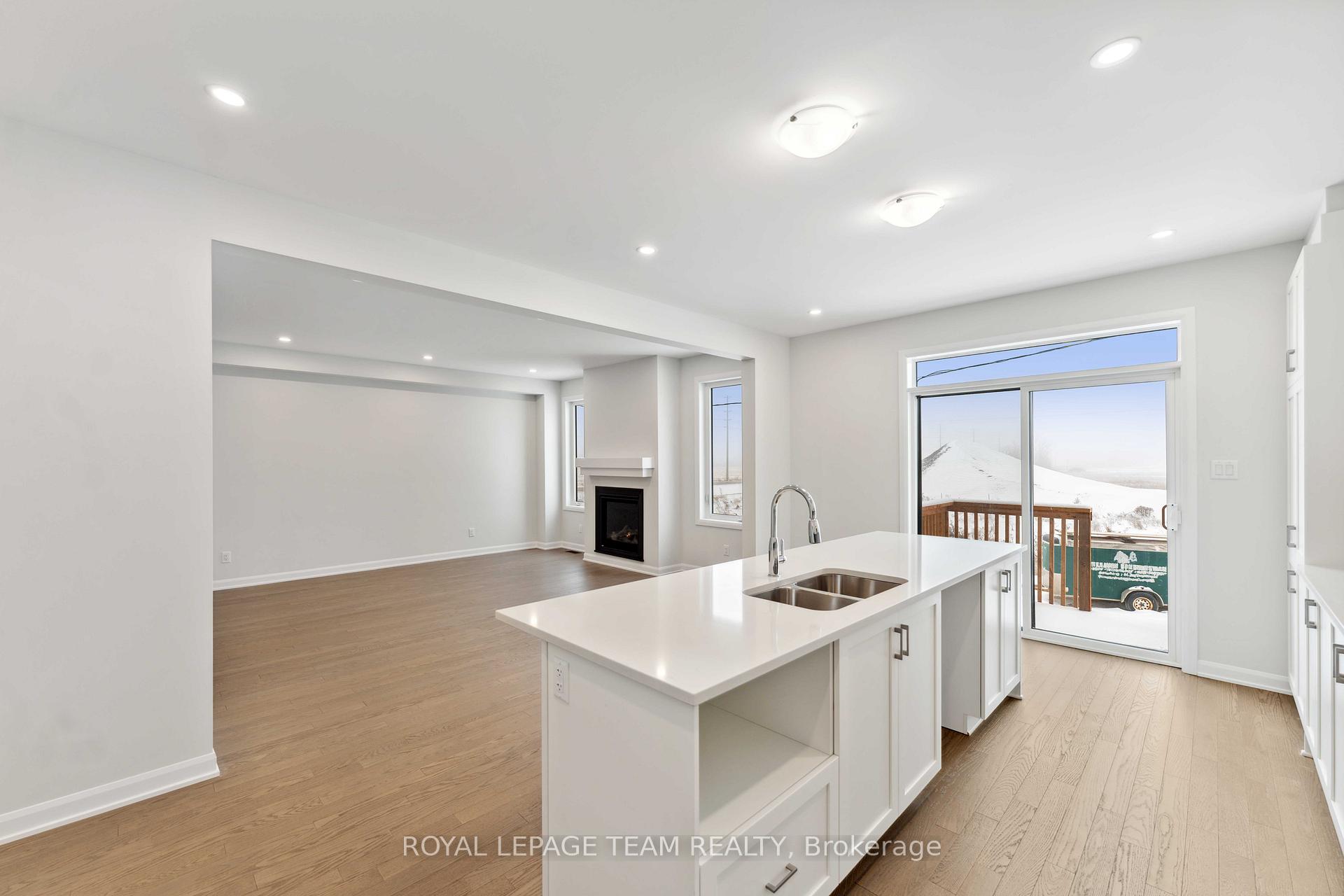 Photo 5 of 630 Inver Lane, Ottawa, Barrhaven - Half Moon Bay — HOMEH