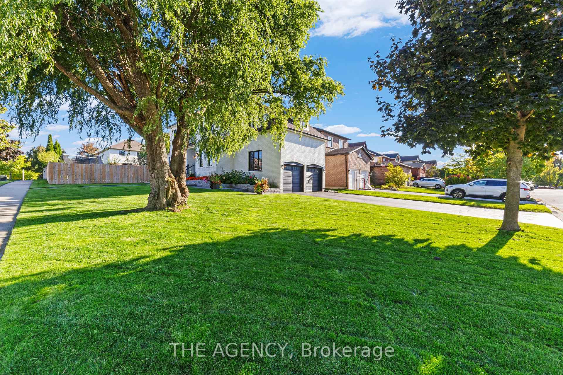 Photo 4 of 28 Fenwick Place, Hamilton, Waterdown — HOMEH