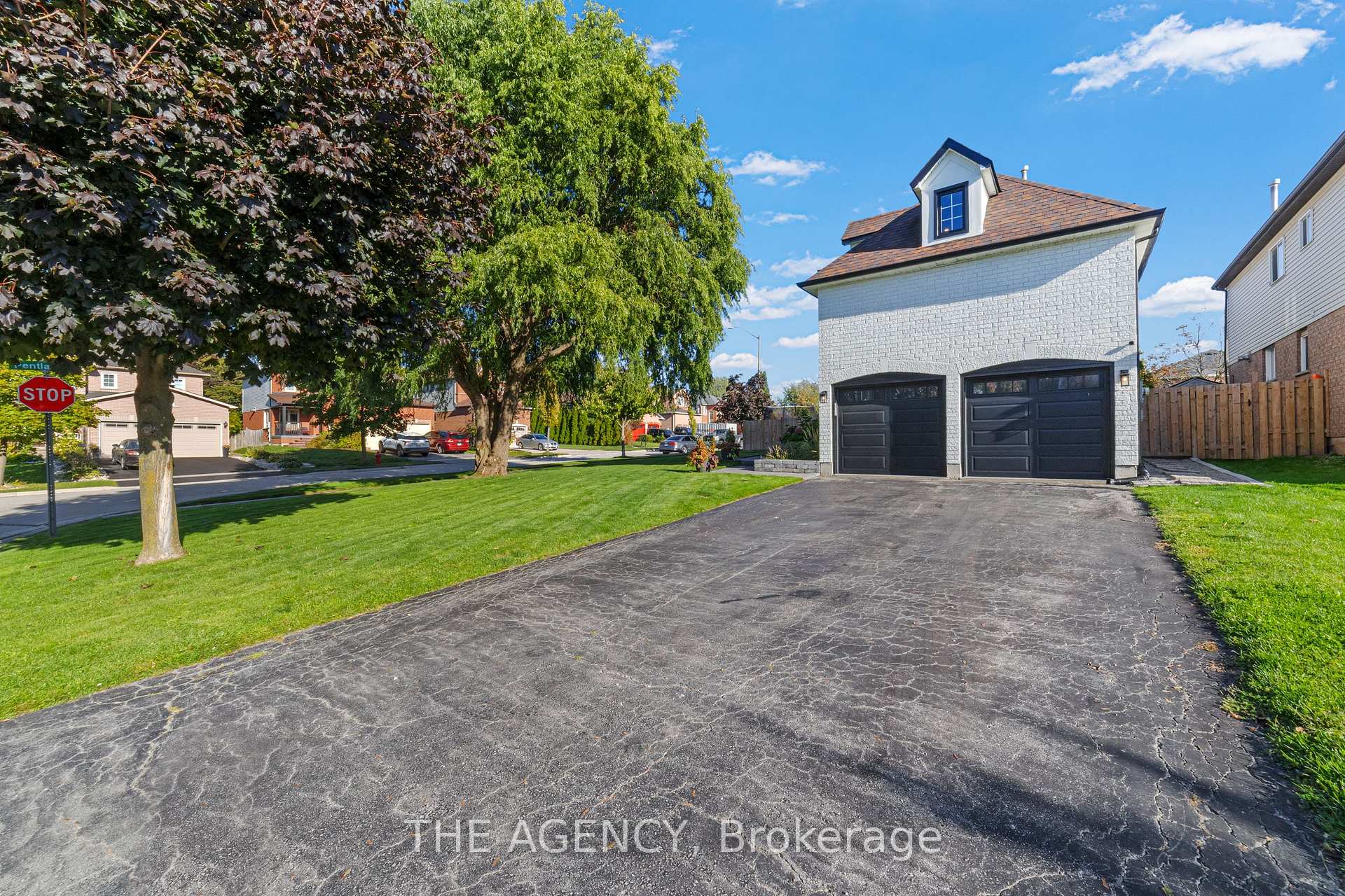 Photo 5 of 28 Fenwick Place, Hamilton, Waterdown — HOMEH