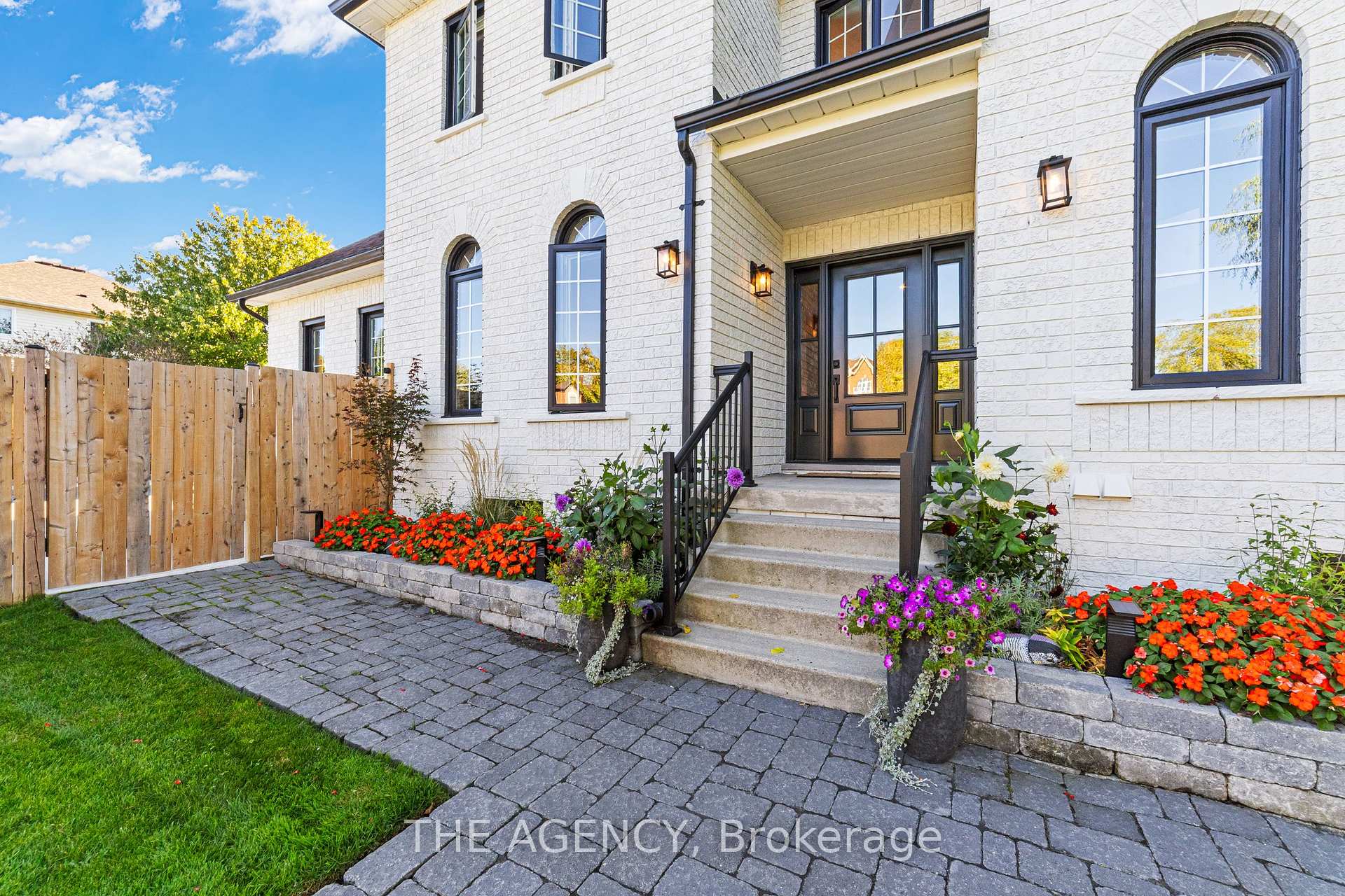 Photo 6 of 28 Fenwick Place, Hamilton, Waterdown — HOMEH