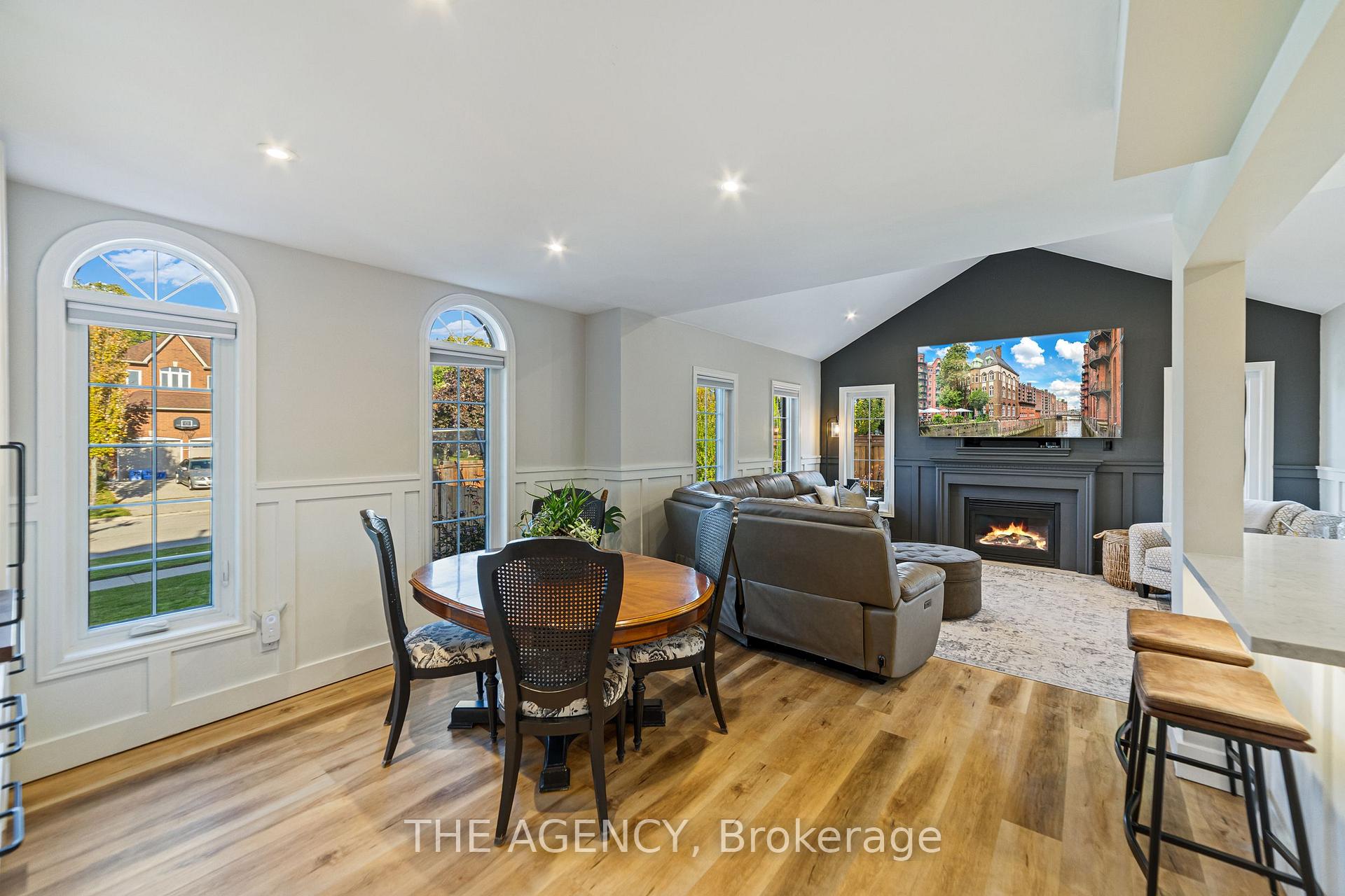 Photo 9 of 28 Fenwick Place, Hamilton, Waterdown — HOMEH